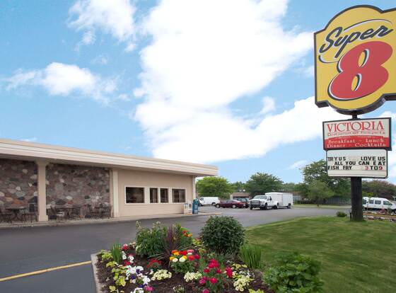 Super 8 by Wyndham Chicago Northlake O'Hare South allows check-in for 18 year-old guests