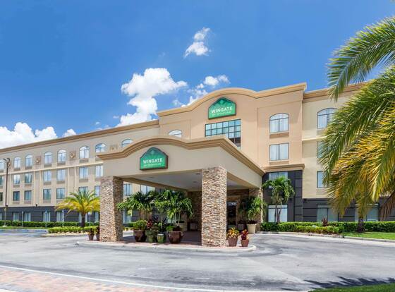 Best Orlando (FL) Hotels With 18+ Check-In (Updated January 2024)