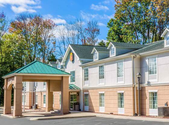 Best Budd Lake (NJ) Hotels With 18+ Check-In (Updated October 2024)