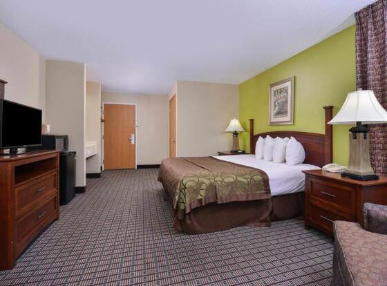 Best Geneseo (IL) Hotels With 18+ Check-In (Updated October 2024)