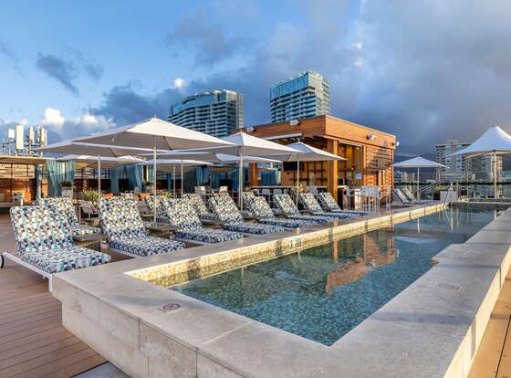 Best Honolulu (HI) Hotels With 18+ Check-In (Updated September 2024)